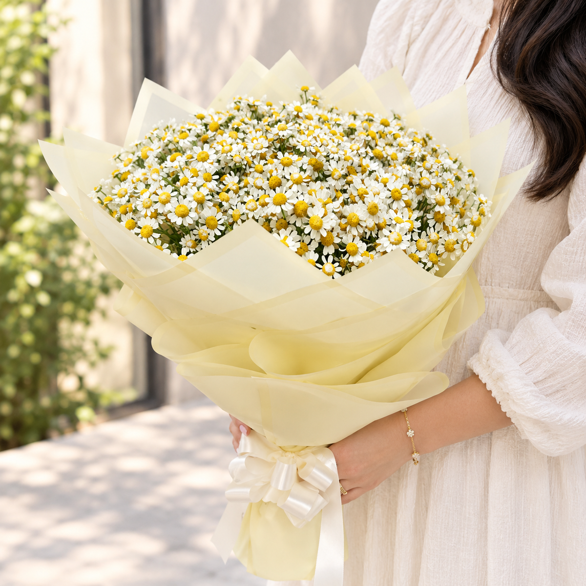White daisy bouquet with cream wrapping and bow, online flowers delivery Dubai, online flowers bouquet.